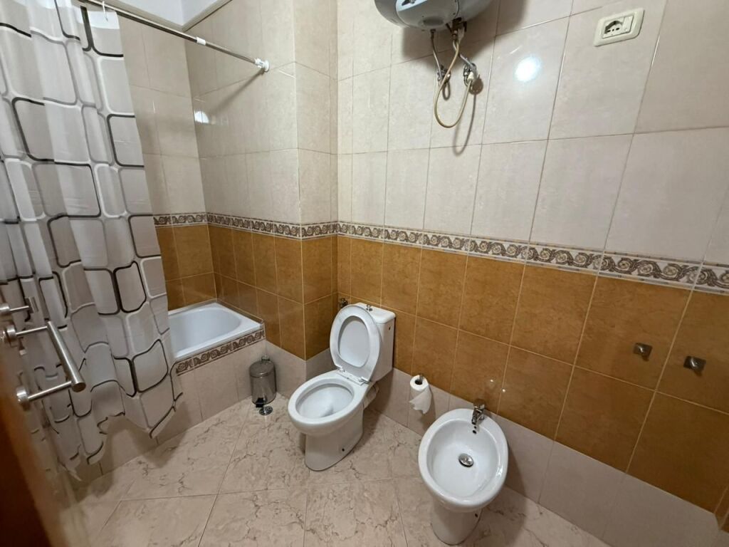 Apartament 2+1 per qira tek Rruga e Kosovareve.