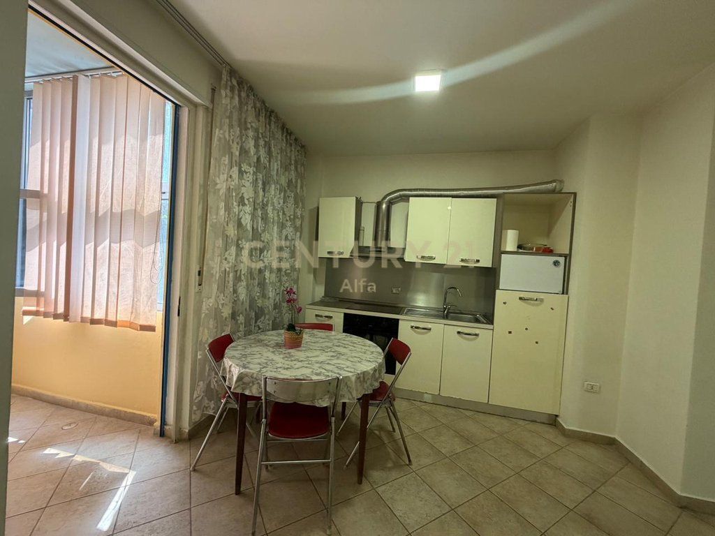 Shitet apartament 2+1+2 tualete prane Rruges Kosovarve!