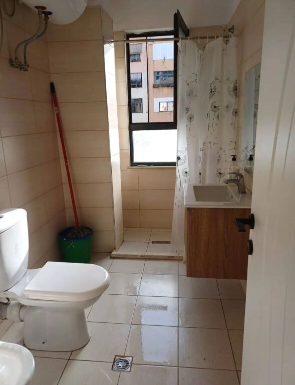 Jepet me qera Apartamenti 2+1+2 - Pallati me Shigjeta, Tirane