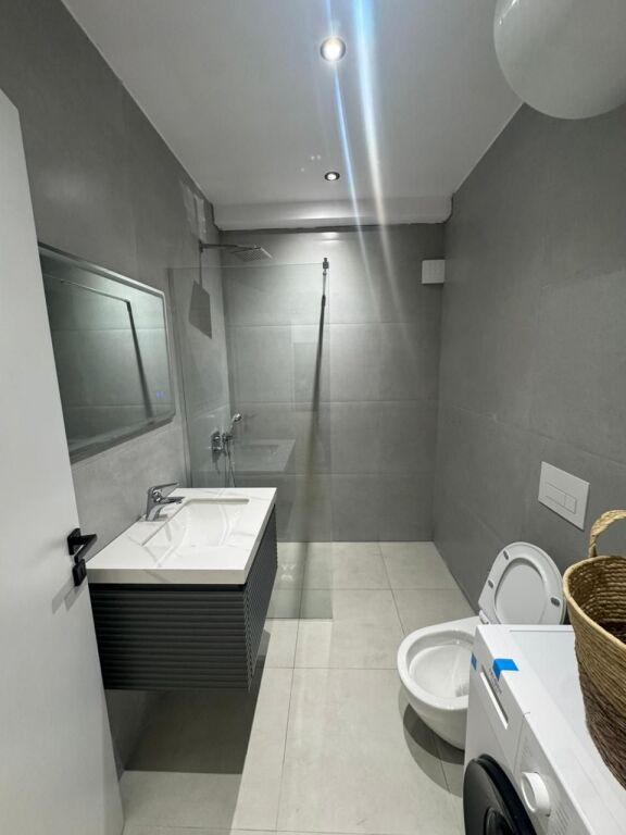 Shitet Apartament 2+1 Misto Mame