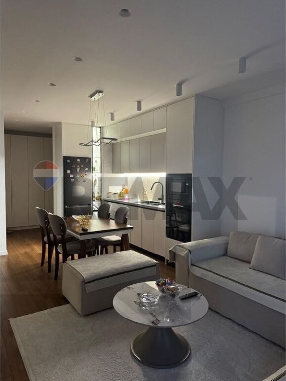 Shitet apartament 2+1 te Univers City, Tiranë