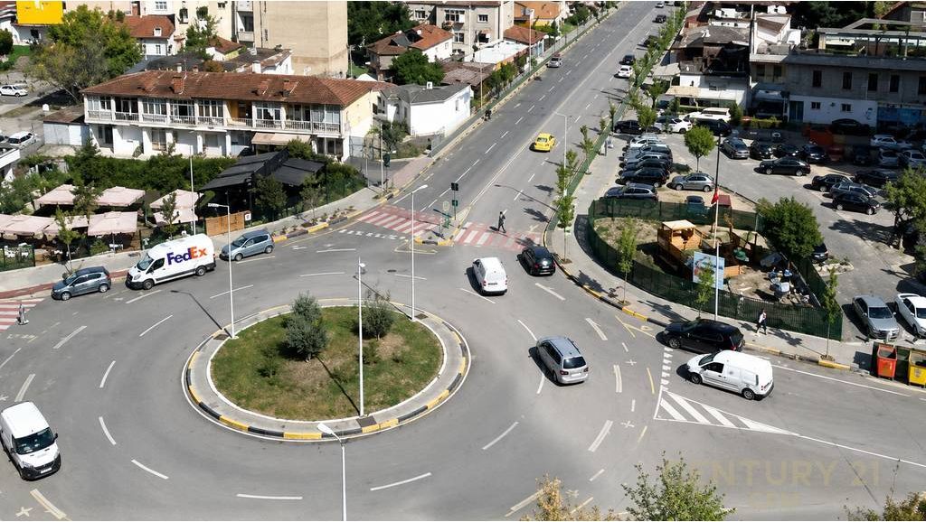 Apartament 1+1 me Qira tek Komuna e Parisit!