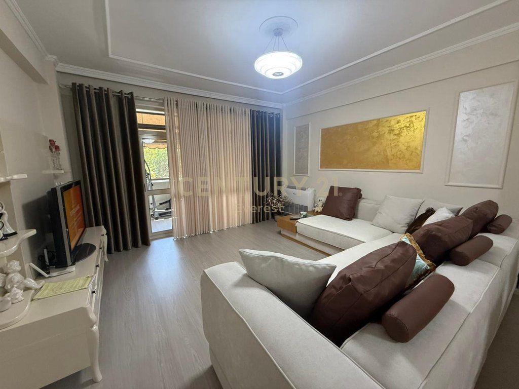 BLV. ZOGU I PARE, SHESIM APARTAMENT 2+1+2 390,000 € 37,000,000 Lekë