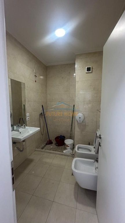 Qera , Ambient Biznesi , Zogu i Zi,Tiranë