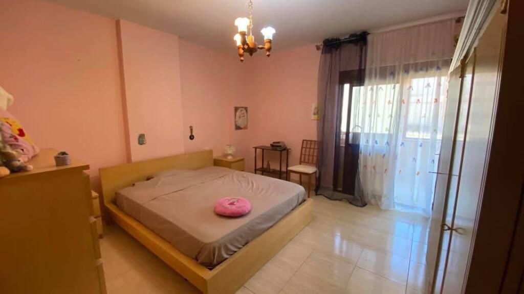 Jepet me qera apartament  1+1 Rruga E Bogdanëve, Tiranë