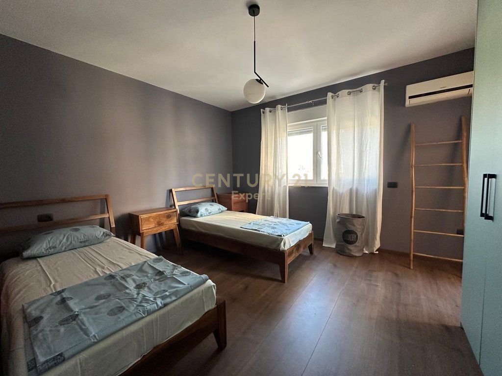 APPARTAMENTO 2+1+2 IN AFFITTO ALLA EX ESPOSIZIONE 1.400 € /Mese 130.000 Lek /Mese