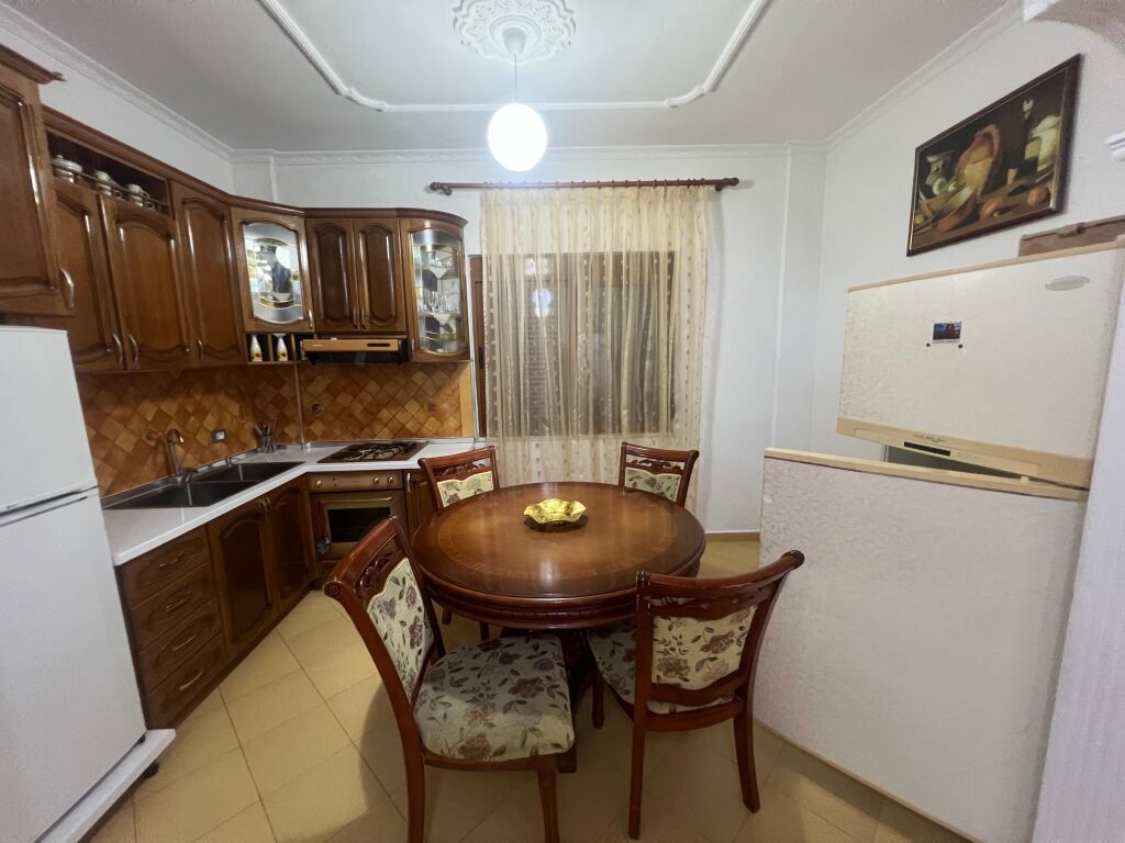 Apartament 2+1 me qera tek Siri Kodra