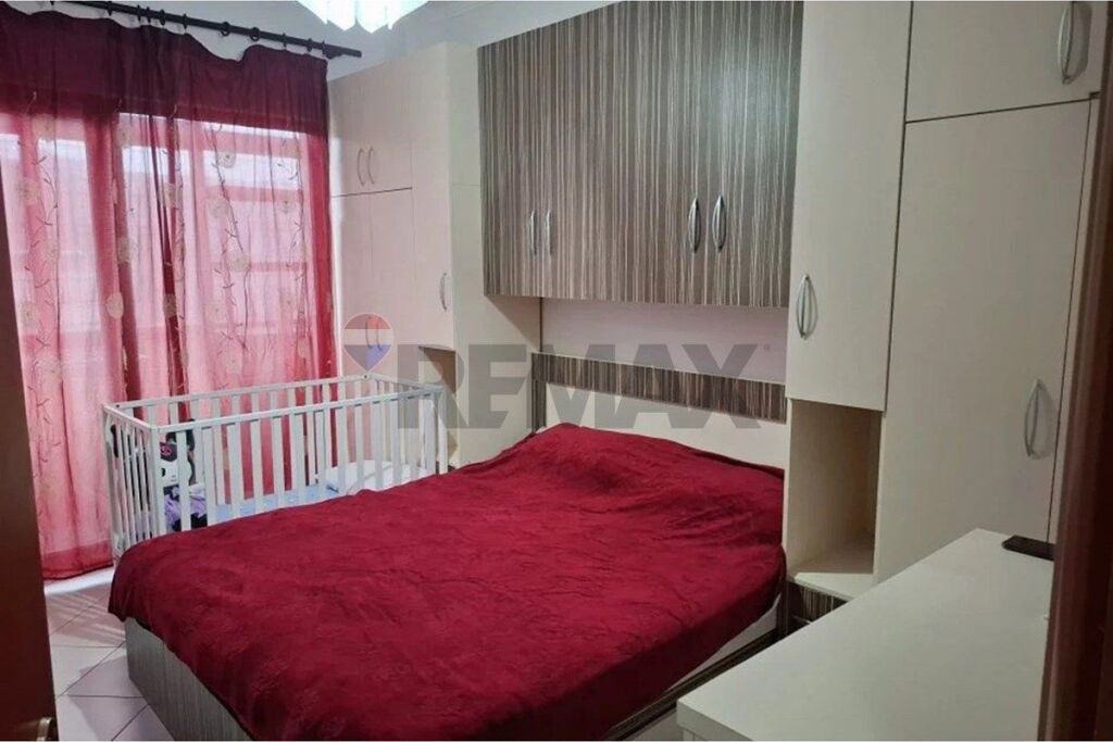 Jepet me qira apartament 1+1,Pallatet Cabej