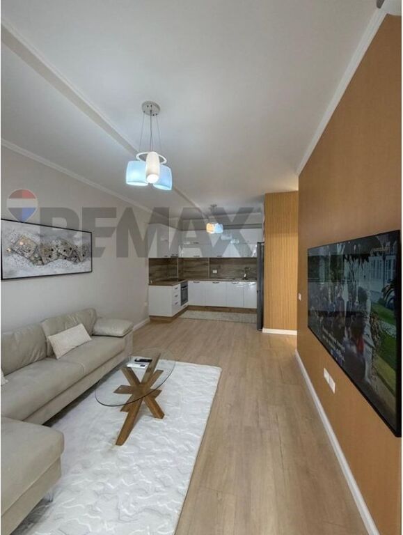 Shitet Apartament 1+1Kompleksi Golden Park