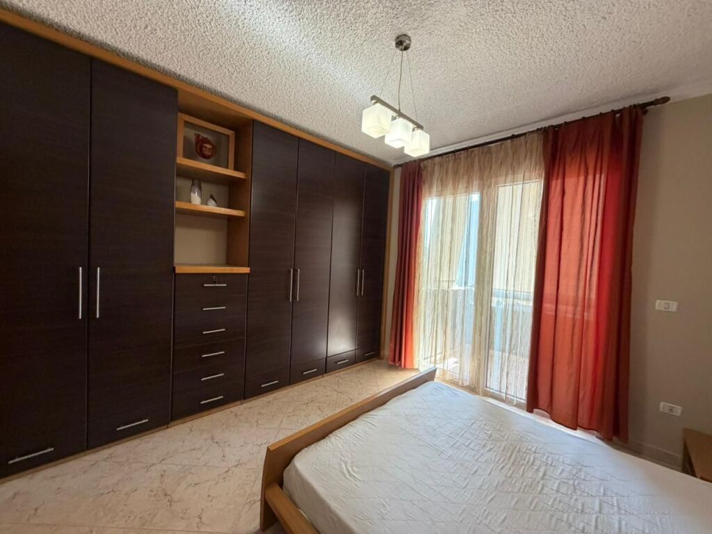 Apartament 2+1 per qira tek Rruga e Kosovareve.