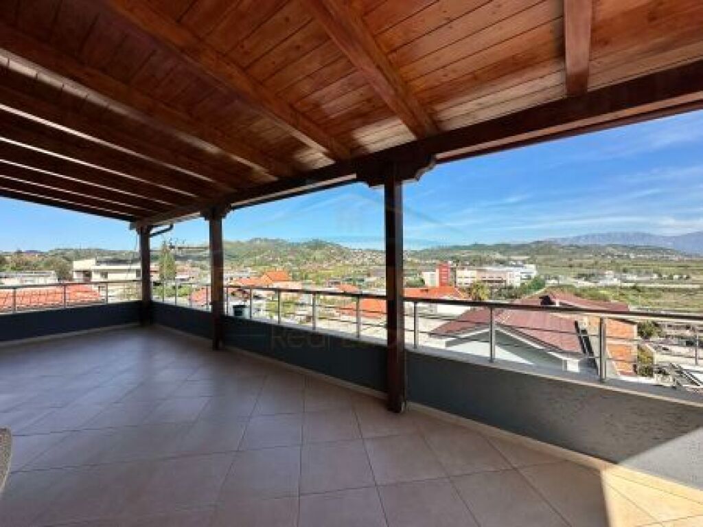 In vendita, villa su 3 piani, Vore.