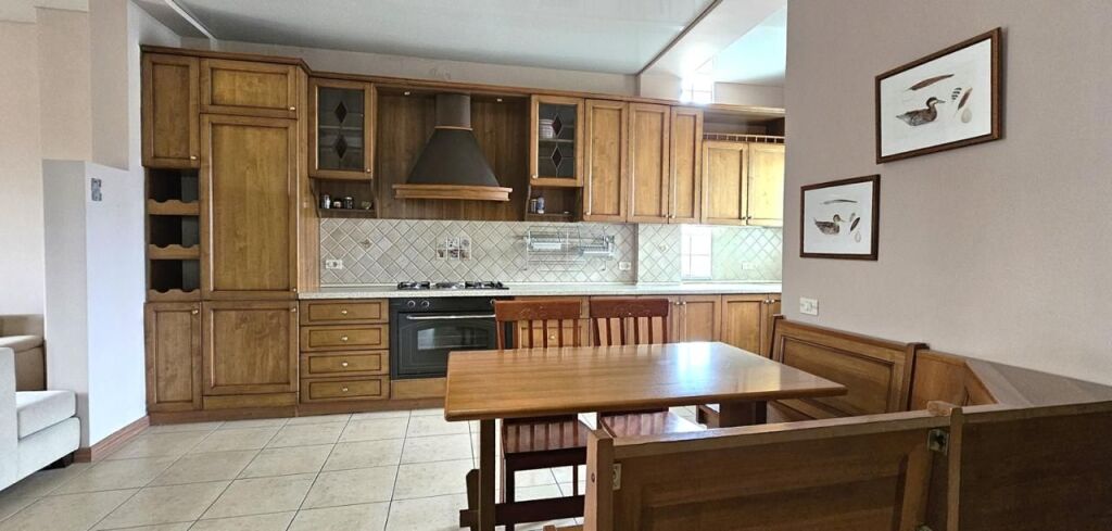 APARTAMENT 2+1 ME QIRA – RRUGA E DURRËSIT