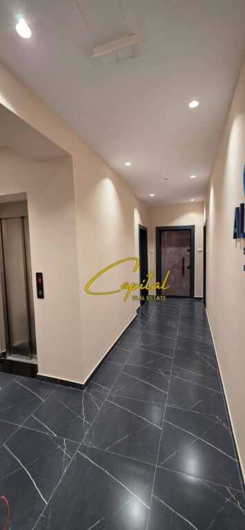 ZYRE ME QIRA 107 M2 RRUGA E BARRIKADAVE 120.000 LEKE