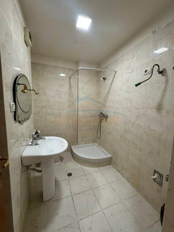 Shitet, Apartament 2+1+2, Rruga e Kosovarëve.