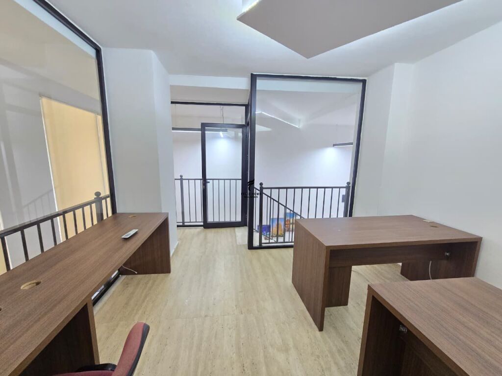 OFFICE FOR RENT DUPLEX 92 M2 PAZARI I RI 100,000 LEKE FH-90970