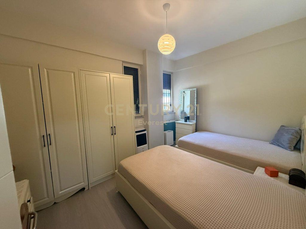 BLV. ZOGU I PARE, SHESIM APARTAMENT 2+1+2 390,000 € 37,000,000 Lekë