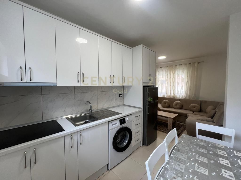 JAPIM ME QIRA APARTAMENT 1+1 RRUGA FORTUZI! 600 € /Muaj