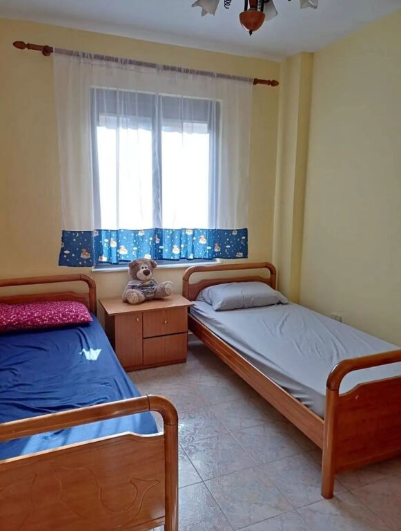 Jepet me qera Apartamenti 2+1+2 - Pallati me Shigjeta, Tirane