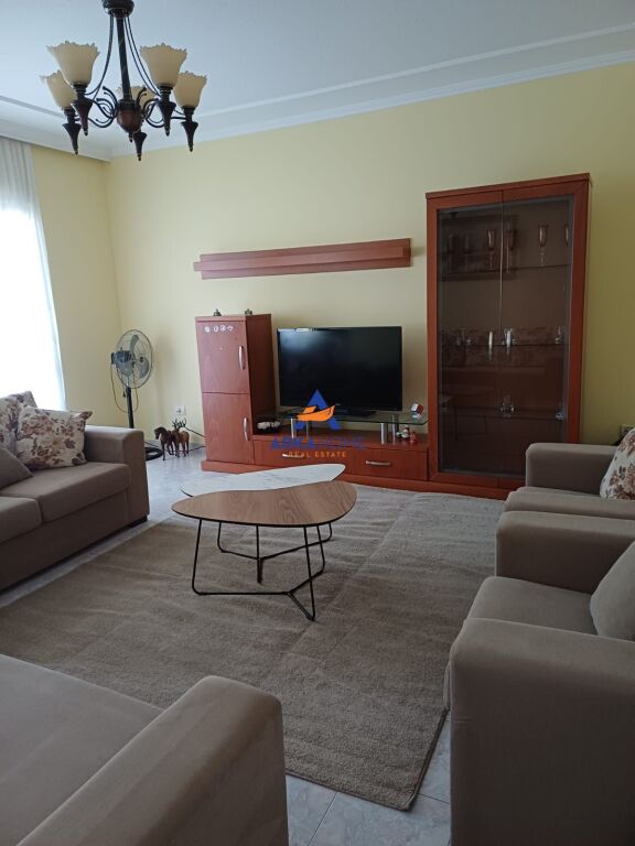 JEPET APARTAMENT ME QERA 2+1 "ZOGU I ZI" 800 EURO