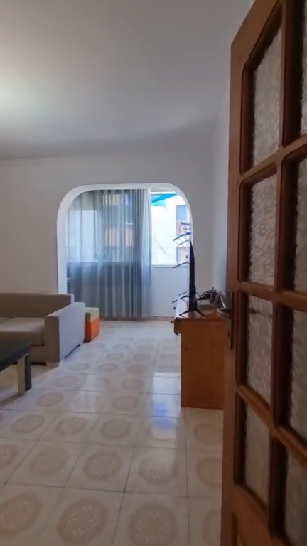 Apartament 3+1 per qera Pazari i Ri !