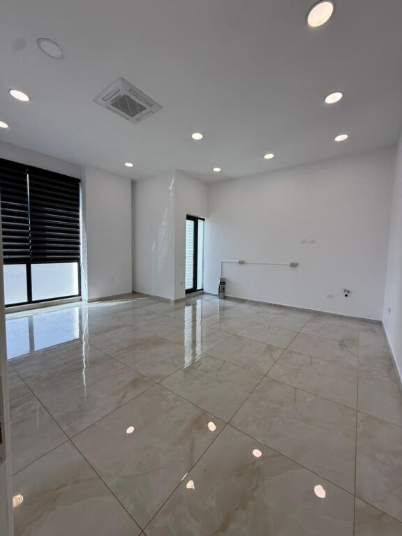 Affittasi locale 227 m2 farmacia 10