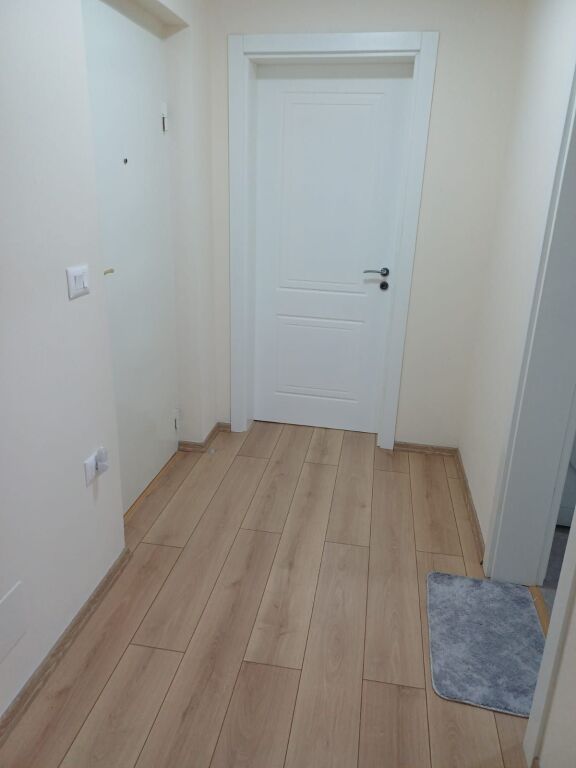 SHITET APARTAMENT 1+1 – PRANË AMBASADËS AMERIKANE