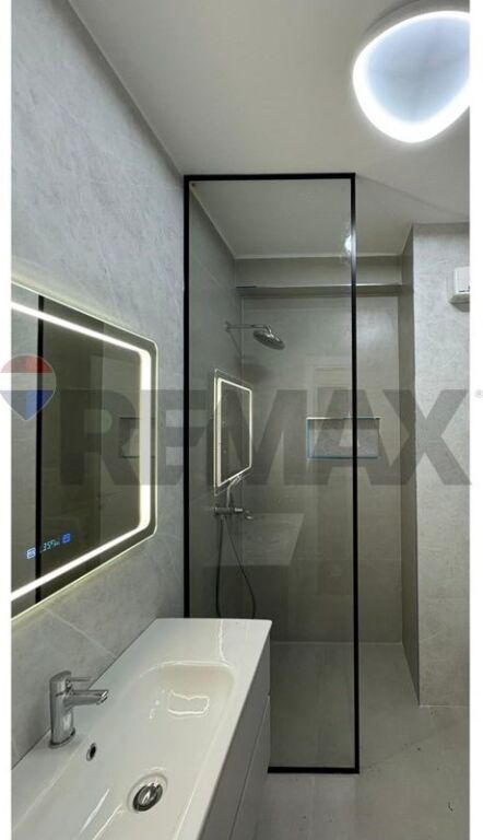 Shitet apartament 2+1 te Univers City, Tiranë
