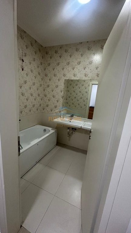 Qera , Ambient Biznesi , Zogu i Zi,Tiranë