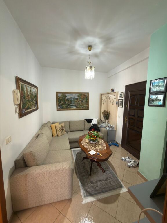 Apartament 1+1 per shitje tek Rruga 5-Maji.
