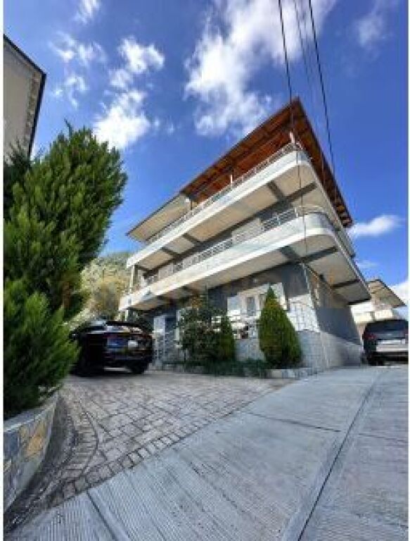 In vendita, villa su 3 piani, Vore.