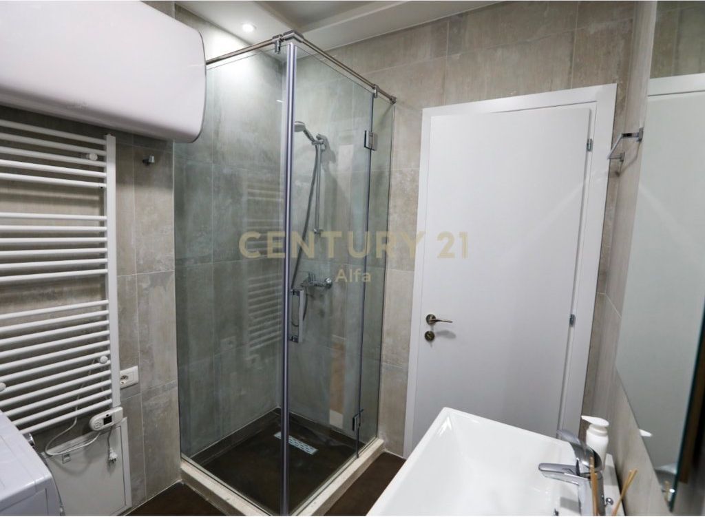 Apartament 2+1+2 me Qira në Zemër të Tiranës – Përballë Toptanit