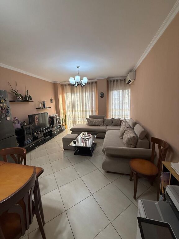 Appartamento 2+1 in vendita a Komuna e Parisit vicino a Via Robert Shvarc  ID 5446