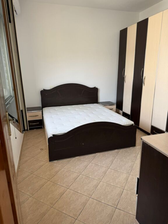 Appartamento Al Secondo Piano Di Una Villa In Affitto vicino a Kryqi i Kuq, Durrës!