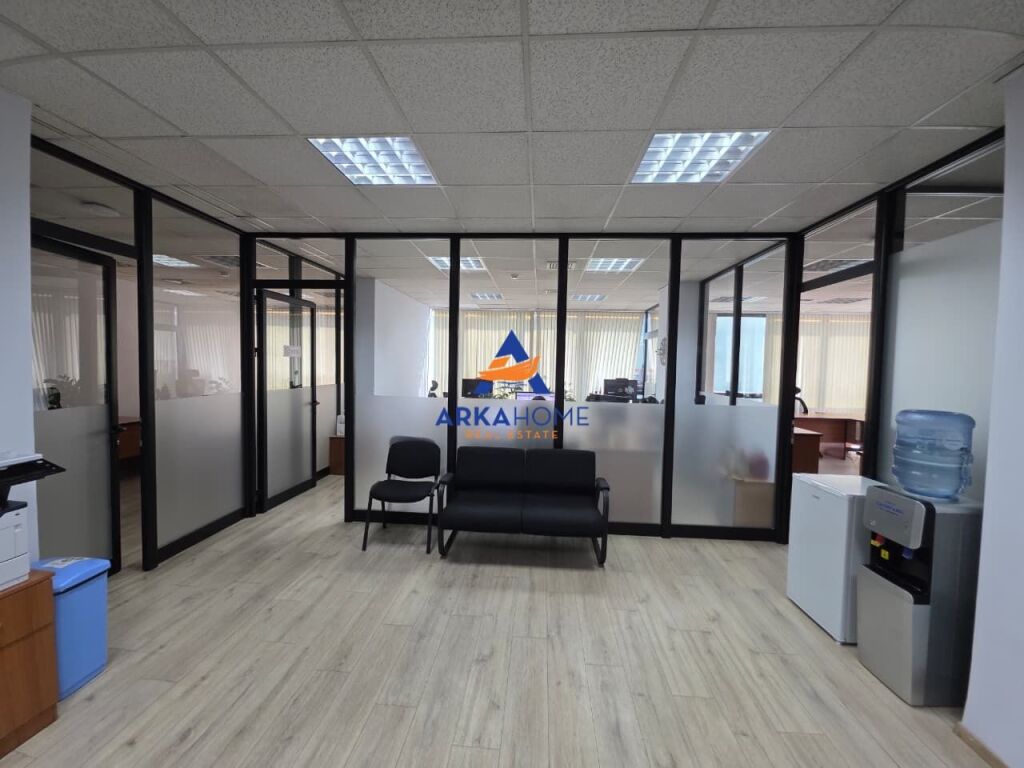UFFICIO IN AFFITTO 275 M2 "VICINO ALL'INGROSSO, CENTRO" 495.000 LEKE