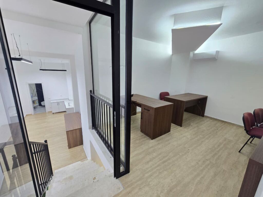 OFFICE FOR RENT DUPLEX 92 M2 NEW MARKET 100,000 LEKE FH-91026