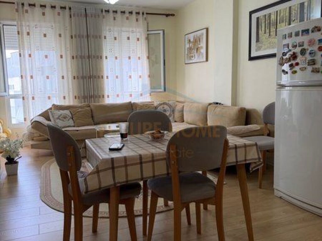 Shitet, Apartament 1+1, Kopshti Zoologjik, Tiranë.