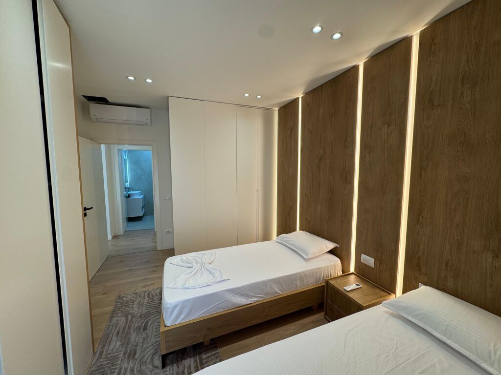 Jepet me qira super apartament 2+1+2 tek Zogu Zi