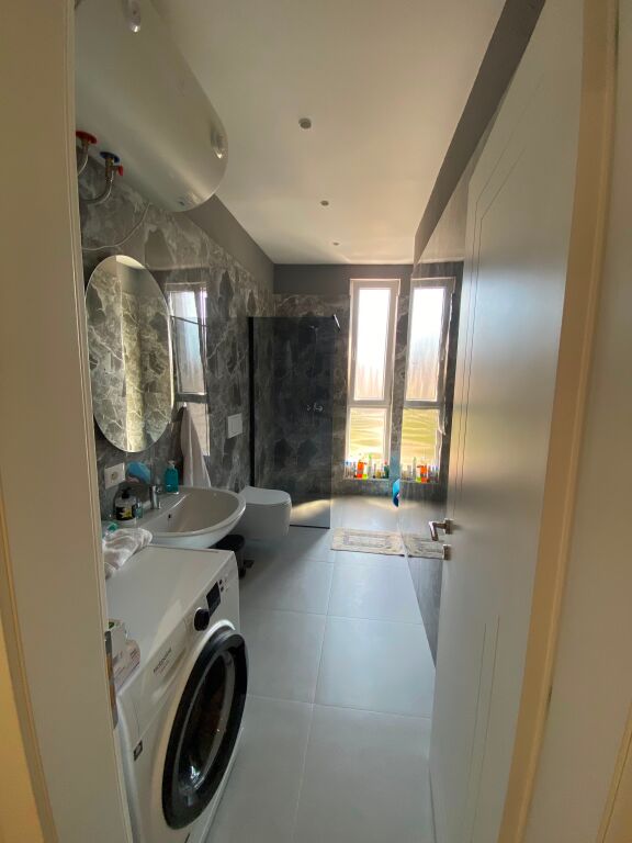Apartament 2+1+2 tualete + Ballkon+ Post Parkingu,te perfshire, me qira.