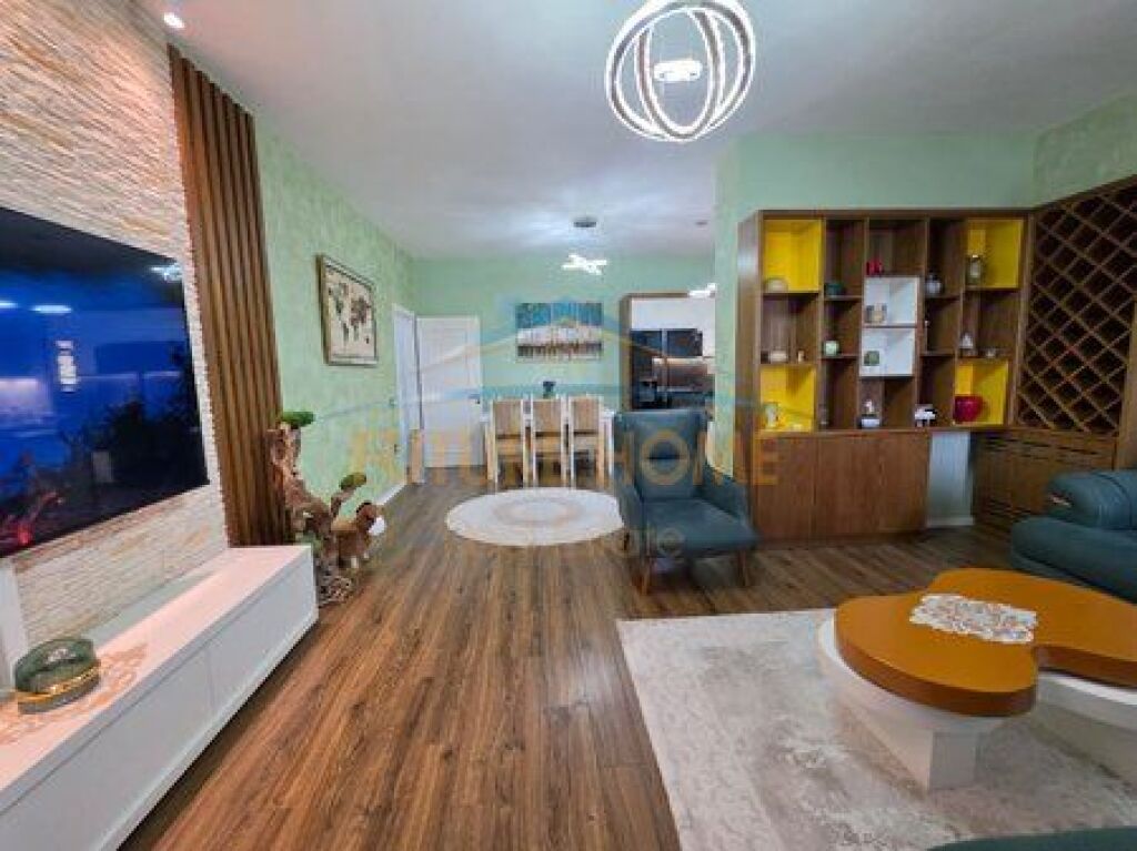 Qera, Apartament 2+1, Fresku, Tiranë.
