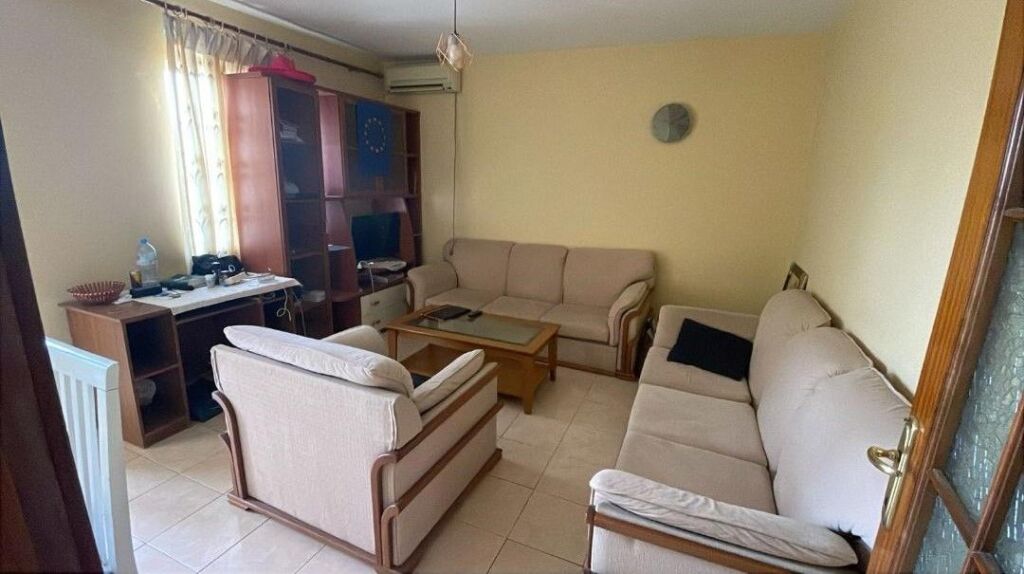 Apartament Me Qera 1+1 Ne Xhamllik (ID B211488) Tirane