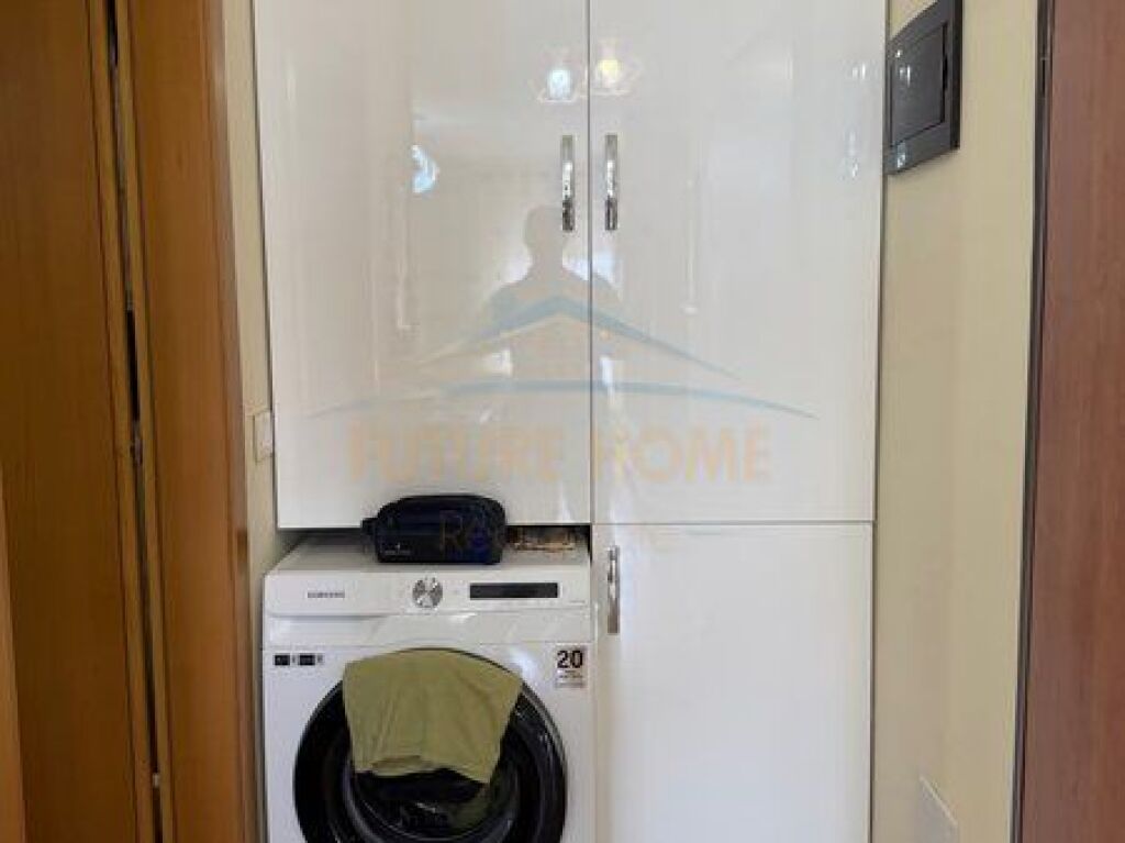 Shitet, Apartament 1+1, Kopshti Zoologjik, Tiranë.