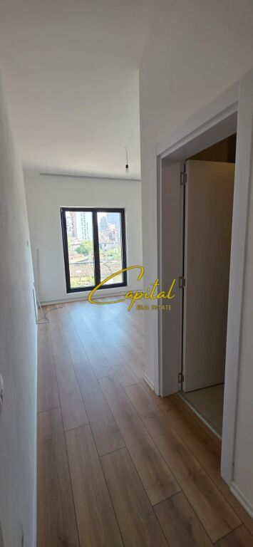 ZYRE ME QIRA 107 M2 RRUGA E BARRIKADAVE 120.000 LEKE
