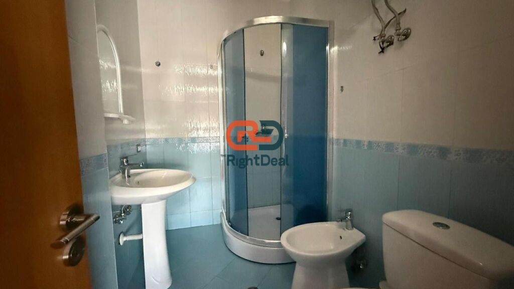 Ne Don Bosko, Shitet Apartament 2+1+2, Me Hapesira Te Bollshme Dhe Orientim Perfekt !!