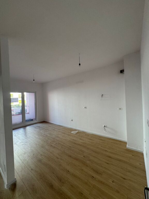 JEPET APARTAMENT 1+1 ME QERA - RR. ALI DEMI, TIRANE