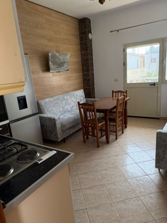 Appartamento Al Secondo Piano Di Una Villa In Affitto vicino a Kryqi i Kuq, Durrës!