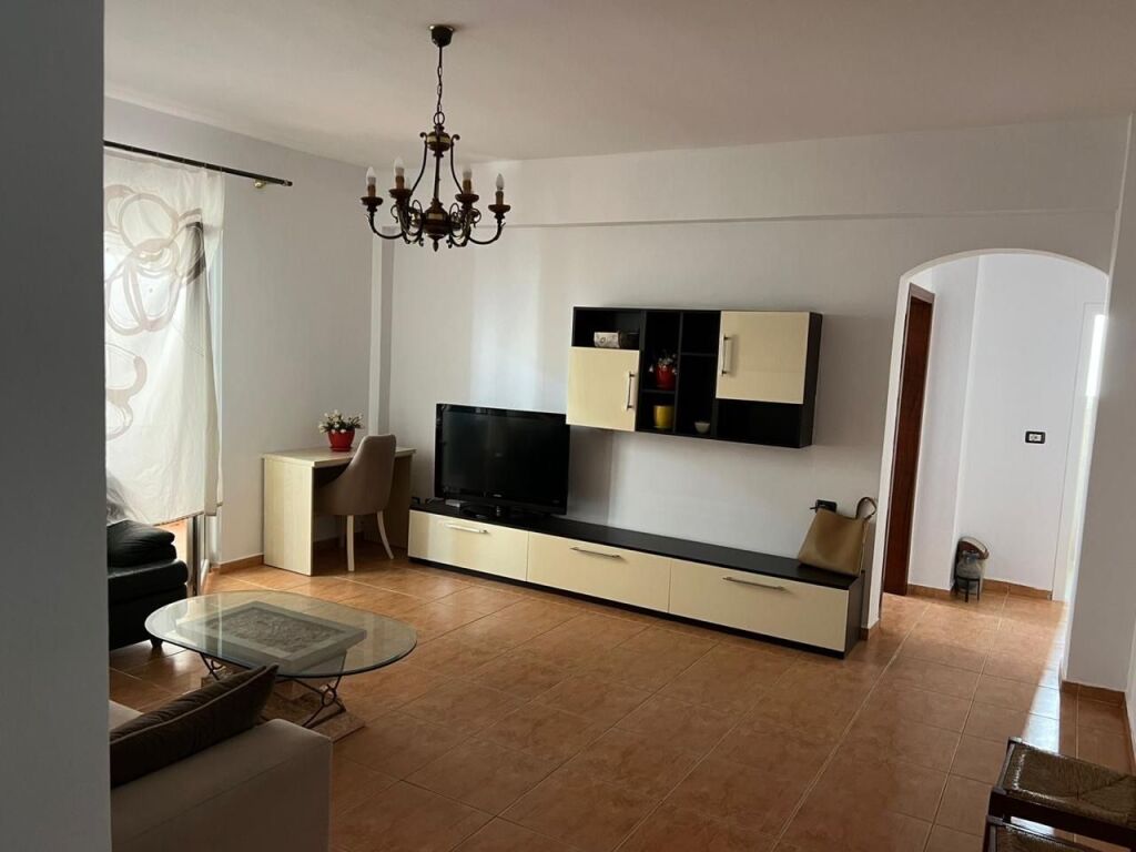 Apartament 1+1 me Qira – Stacioni i Trenit | 
