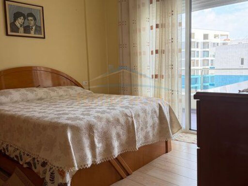 Shitet, Apartament 1+1, Kopshti Zoologjik, Tiranë.