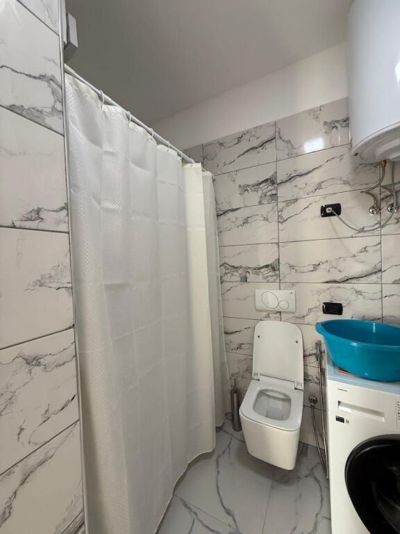🏖️ SHITET APARTAMENT 1+1 ME PAMJE NGA DETI – RANA E HEDHUN