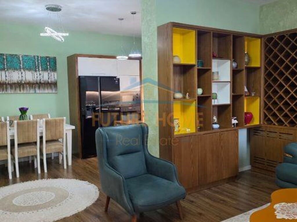 Qera, Apartament 2+1, Fresku, Tiranë.