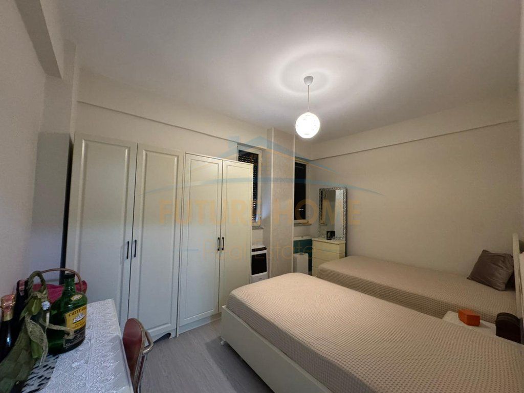 Shitet, Apartament 2+1+2, Stacioni i Trenit, Tiranë.